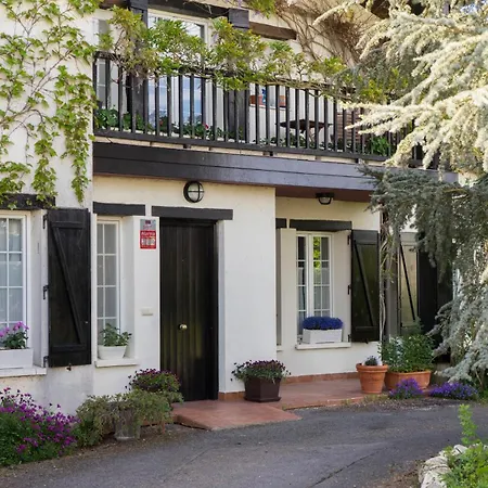 Zarrian Barri Etxea בית נופש Lubiano